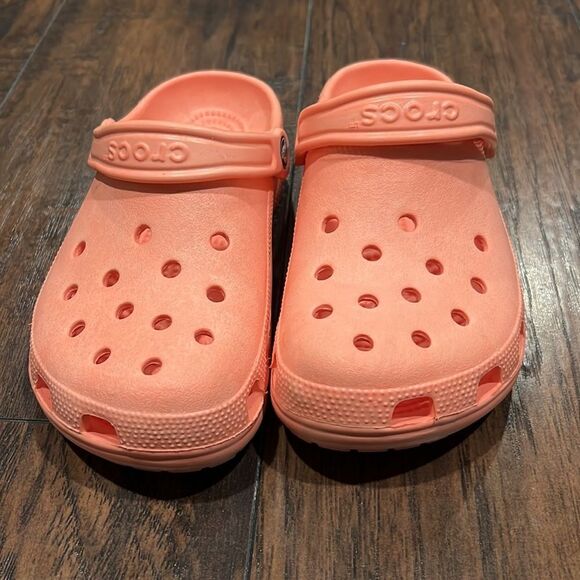 CROCS // Classic Clog NEON WATERMELON EUC women’s size 7 - Picture 2 of 6